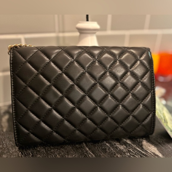 NWT BADGLEY MISCHKA BLACK CROSSBODY WITH DIAMOND QUILTING - Picture 5 of 7